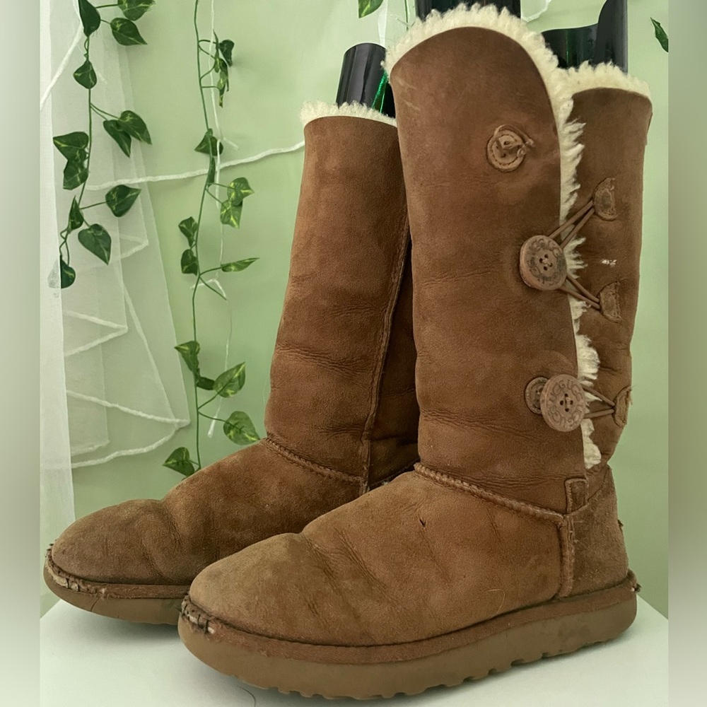 Mid calf UGG boot with buttons